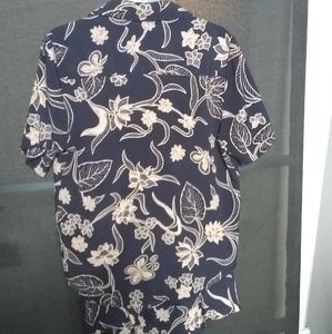 2 piece skirt set. Beautiful fabric. Flowing desig